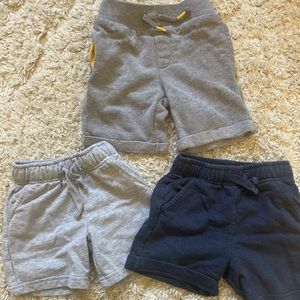 ☀️•3 shorts•size 3T•